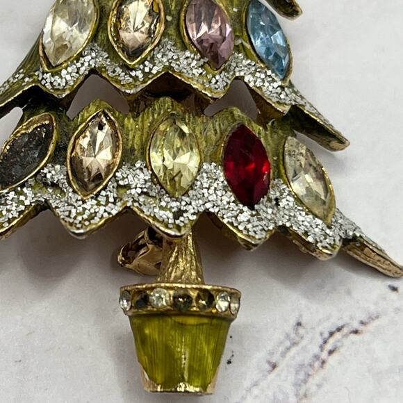Hattie Carnegie signed vintage Christmas tree brooch + free brooch with purchase - Picture 3 of 8